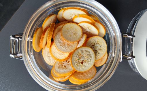 Freeze-dried kumquats